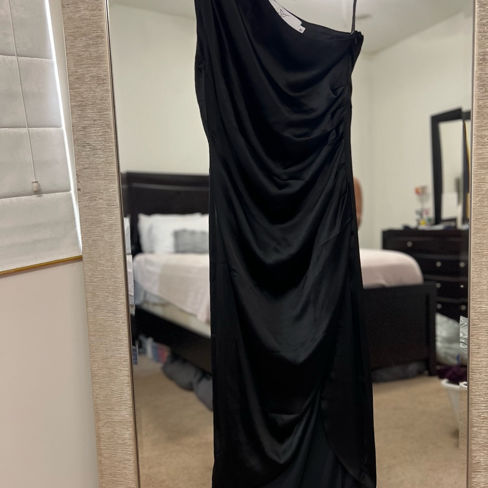 Elegant Black One-Shoulder Dress
